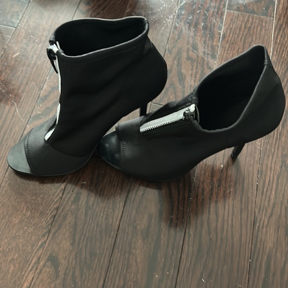 ALDO Black and White High heels perfect for going out! - Picture 2 of 9